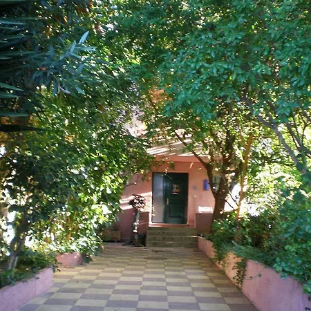 アパートホテル Staggia サミ